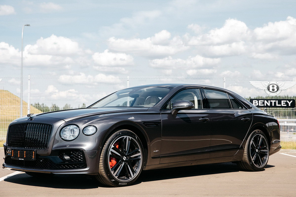 Тест-драйв Bentley Flying Spur третьего поколения: наследный принц