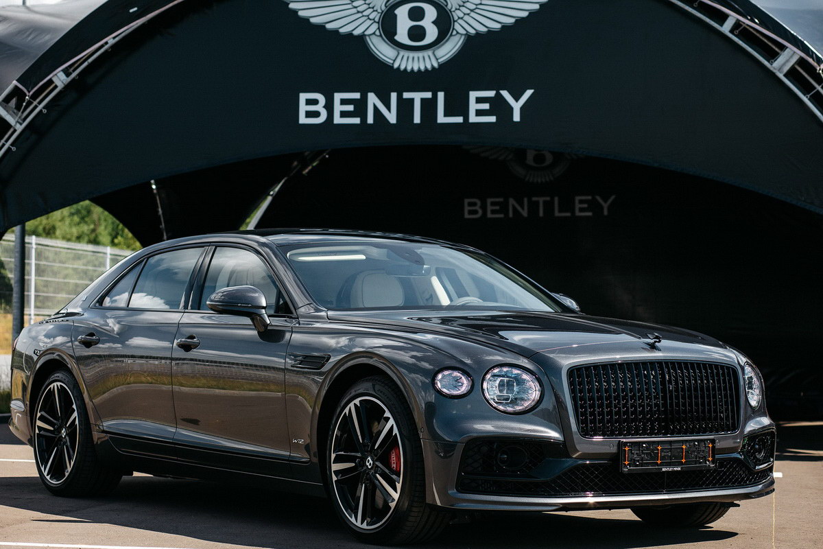 Тест-драйв Bentley Flying Spur третьего поколения: наследный принц