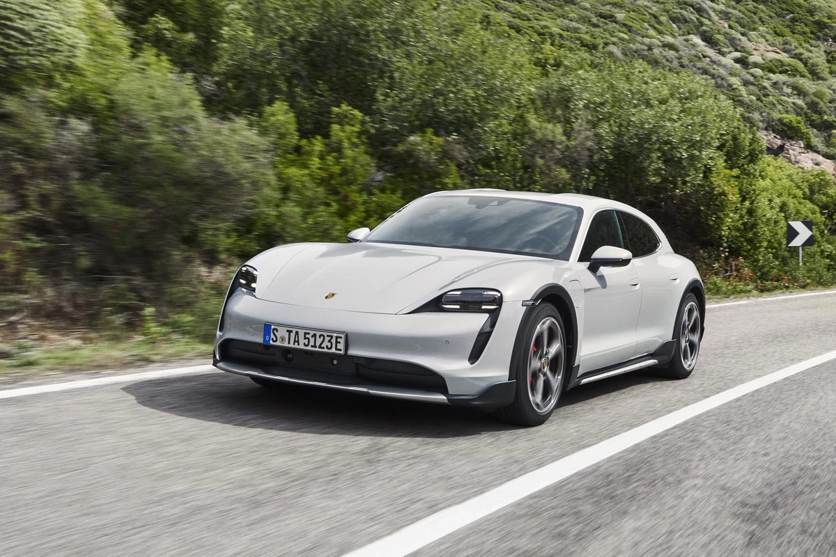 Porsche Taycan Cross Turismo 2020